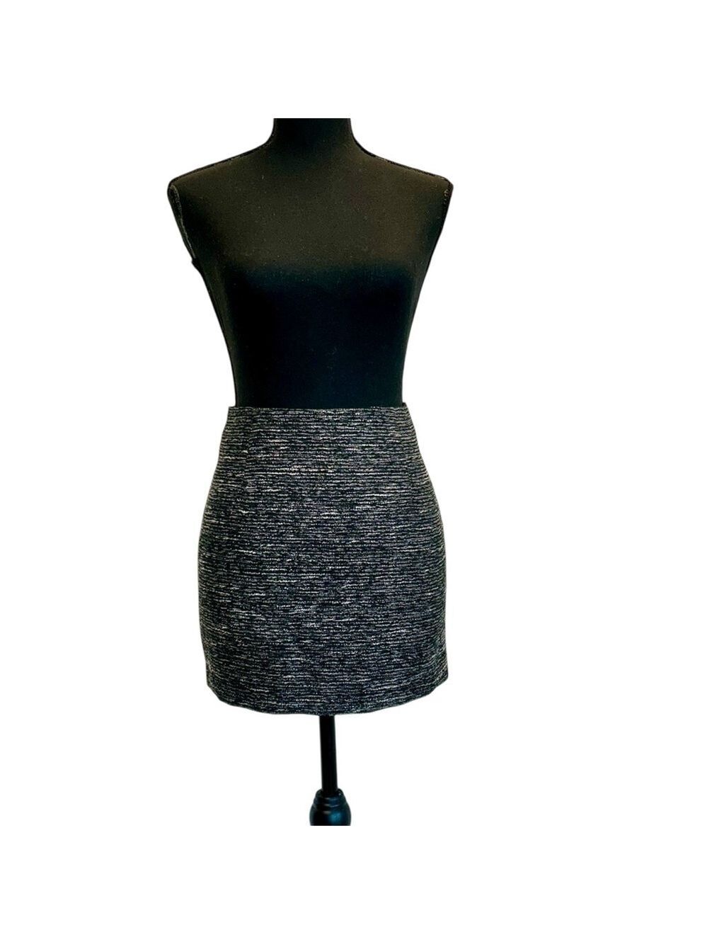 Aritzia Talula black metallic silver tweed mini skirt back zipper closure Sz 6